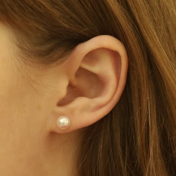 Mikimoto Akoya Pearl Stud Earrings - Yellow Gold 18k - Picture 3 of 5